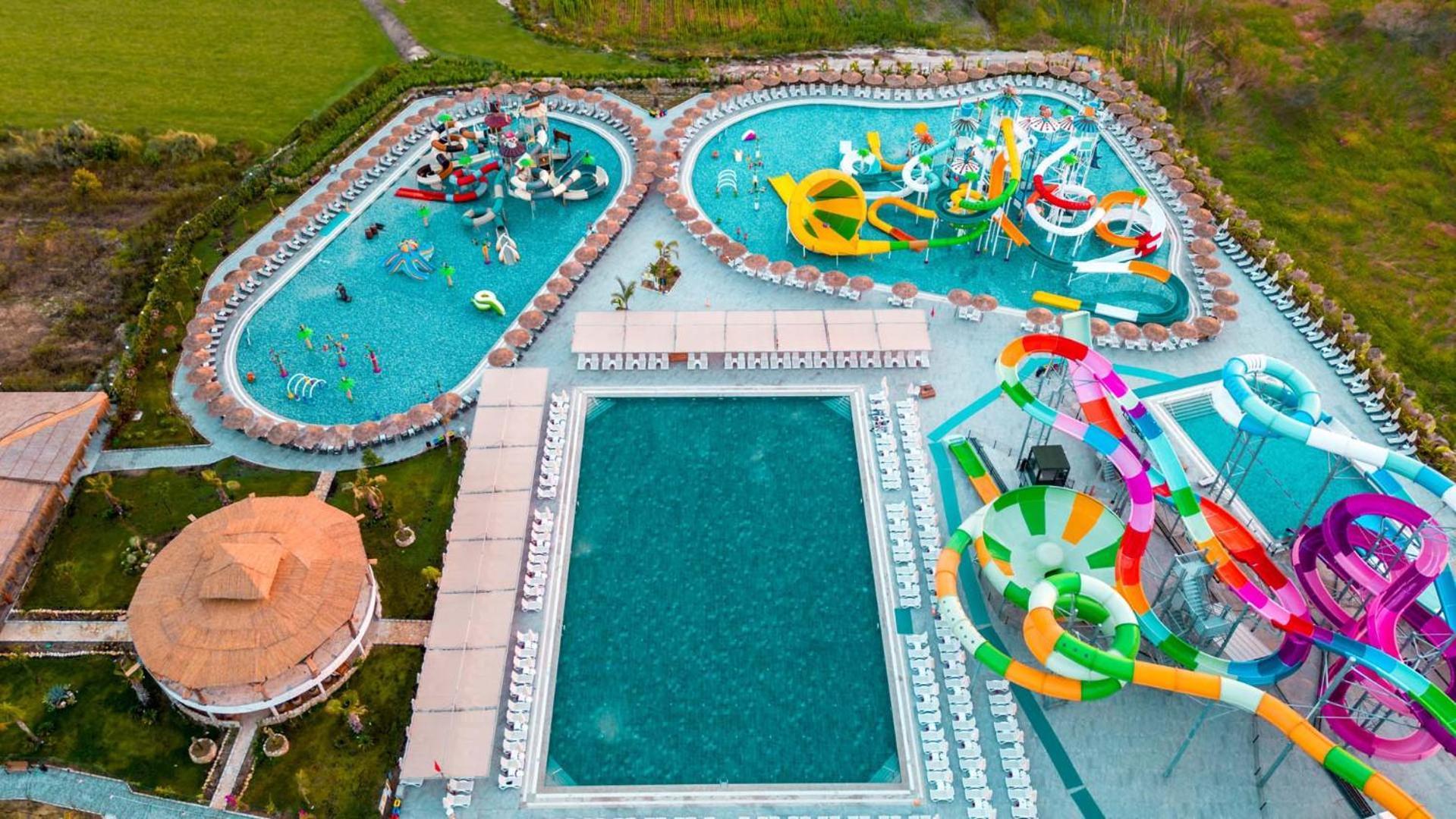 Dream Fun World Hotel Side Luaran gambar
