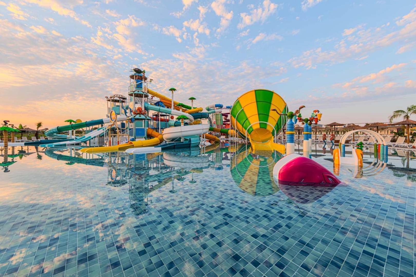 Dream Fun World Hotel Side Luaran gambar